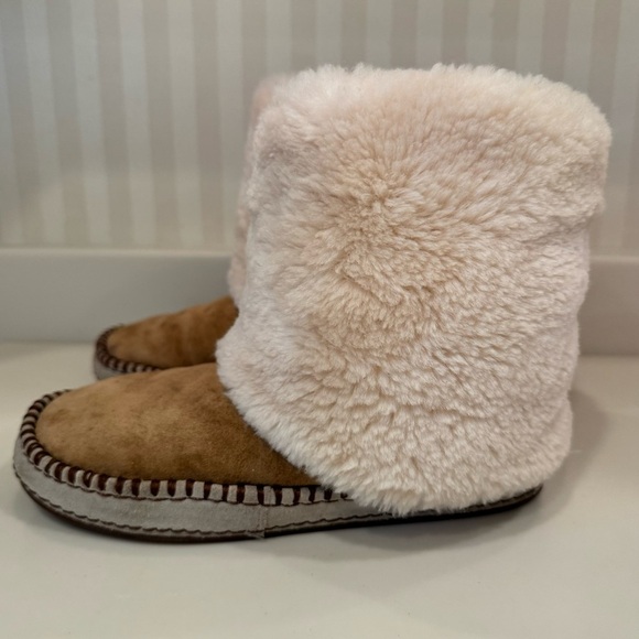UGG Kestrel Shearling Cuff Boots - Picture 6 of 16